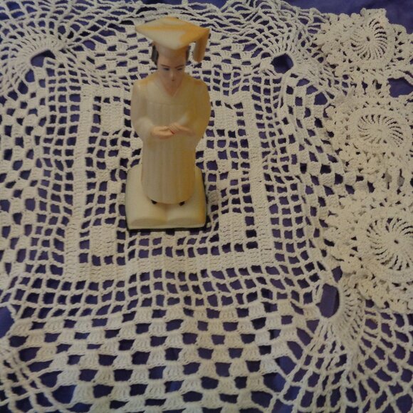 VINTAGE RETRO OLD LACE EDGE RETRO DOILYS PLASTIC FIGURINE OLD CUP LOT - Picture 8 of 16